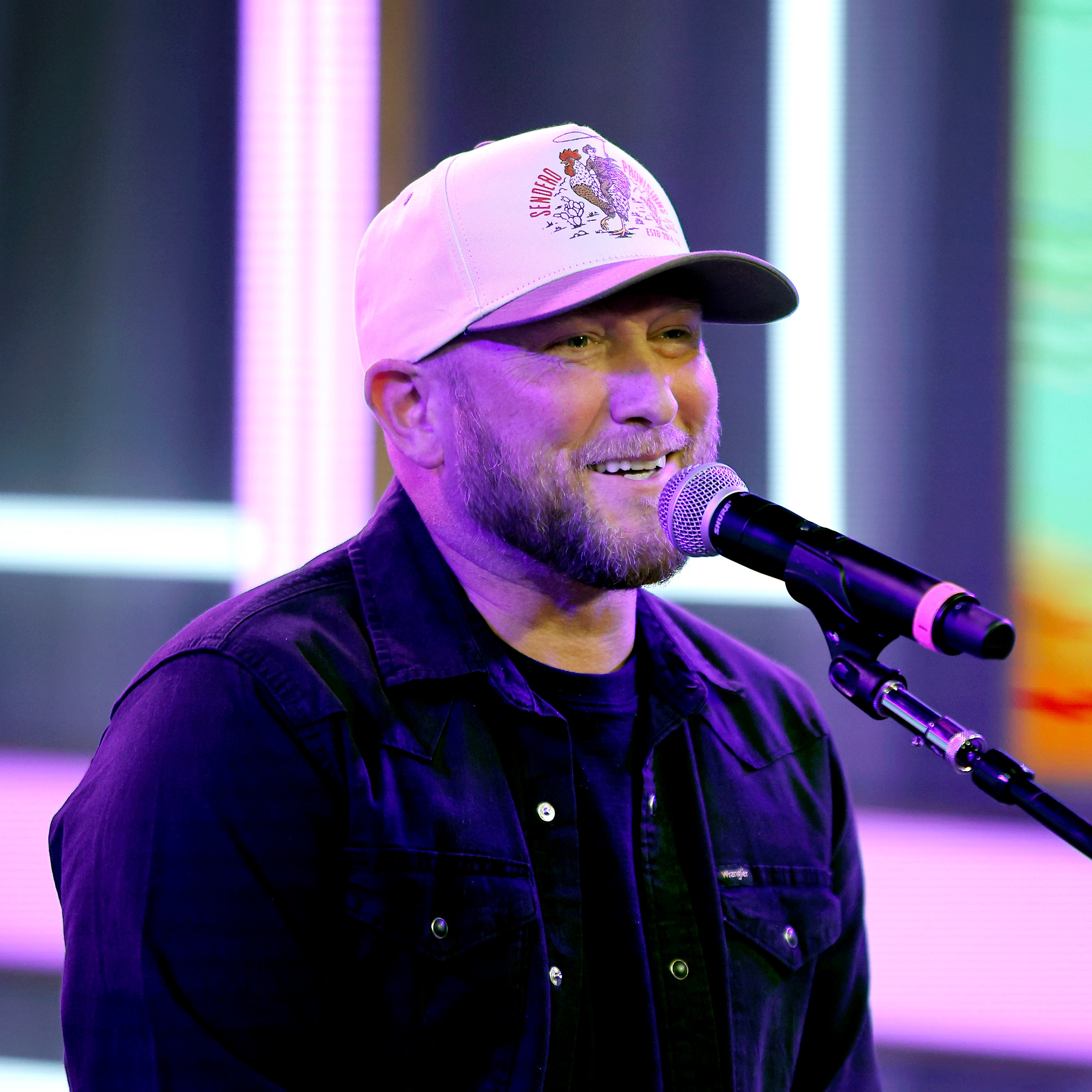 Cole Swindell is a ‘Girl Dad’ episode artwork