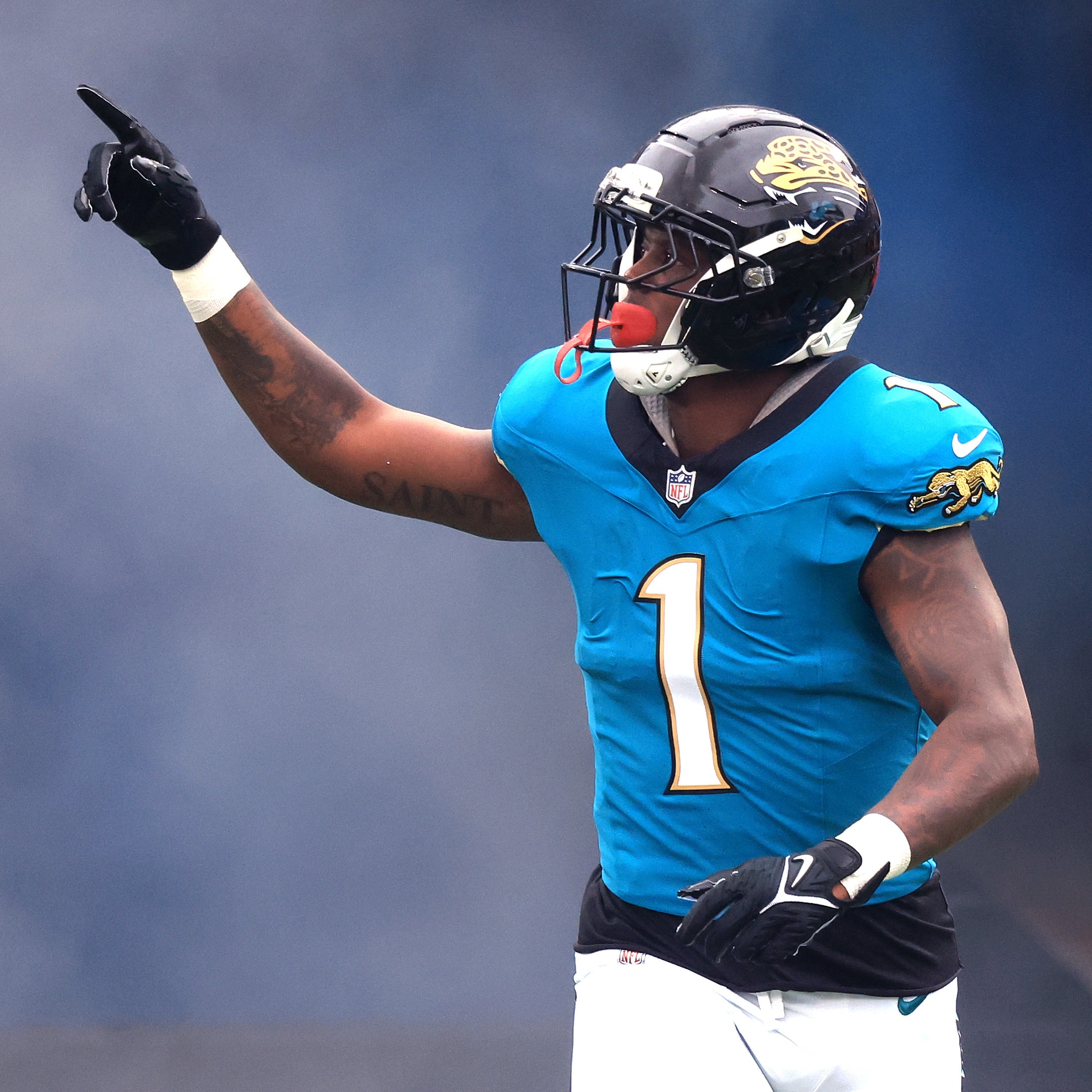 New Orleans Saints RB Travis Etienne is inspired by QB Tyler Shough's hunger