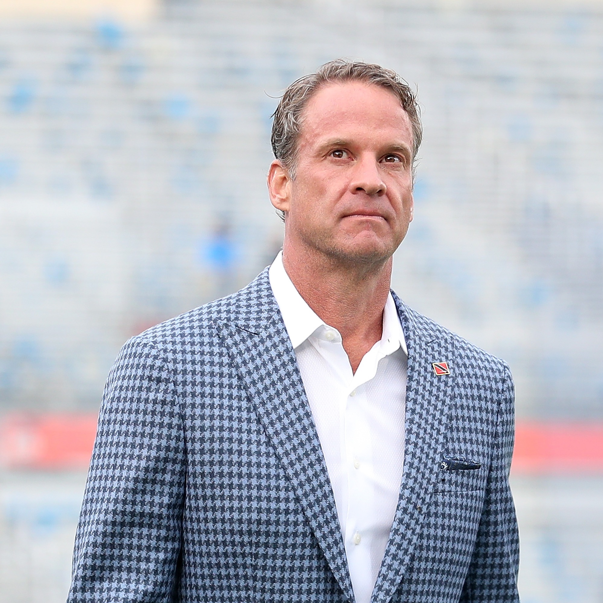 LSU is throwing "obscene money" at Lane Kiffin to land him episode artwork