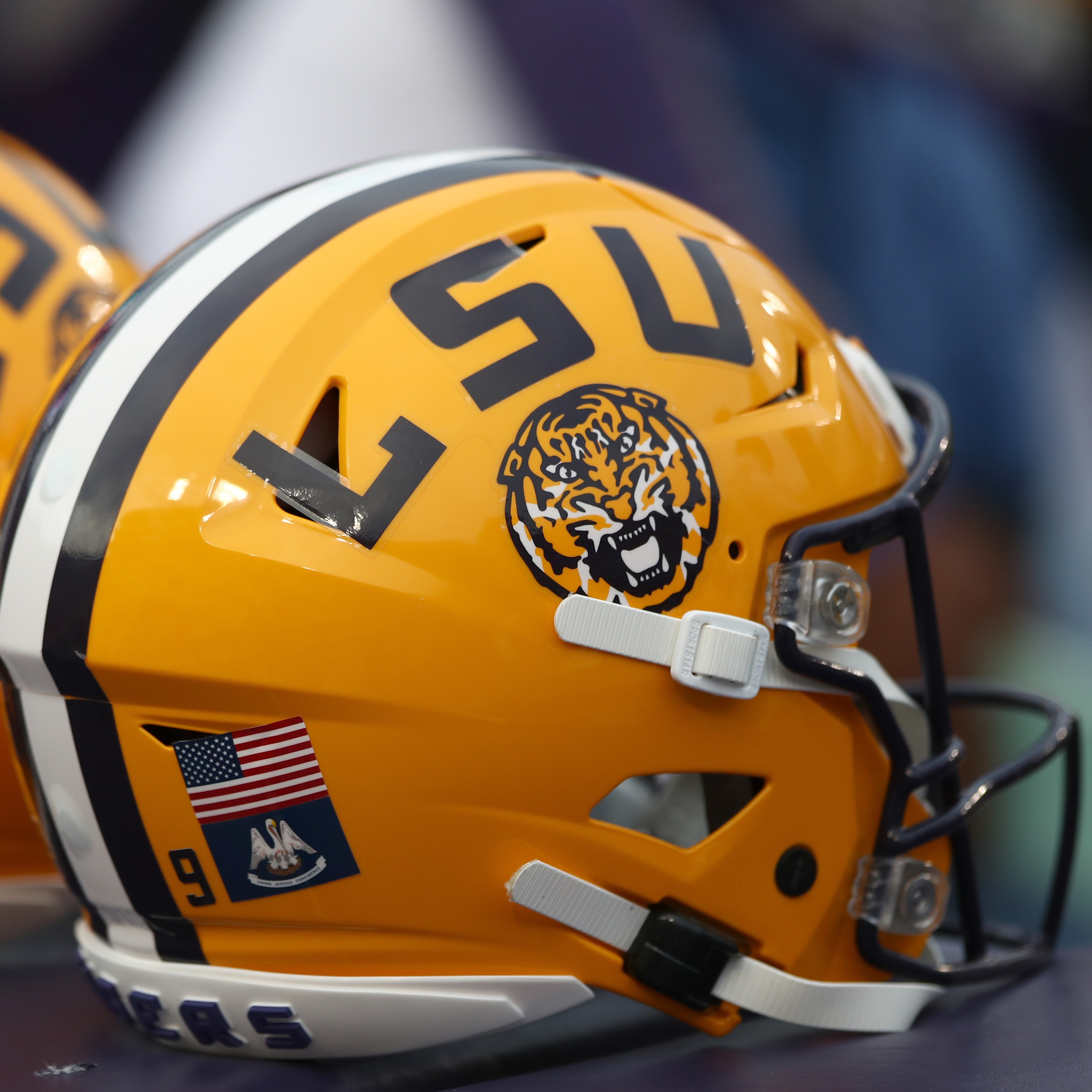 How is LSU quarterback Sam Leavitt settling into Lane Kiffin's design? episode artwork