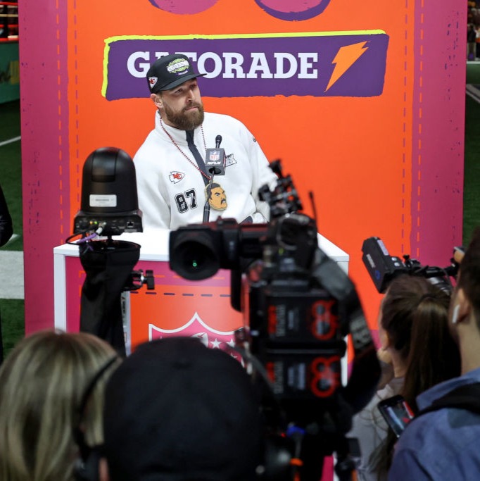 It's not surprising Travis Kelce drew a lotta faces last night: Full Show 2-4-2025