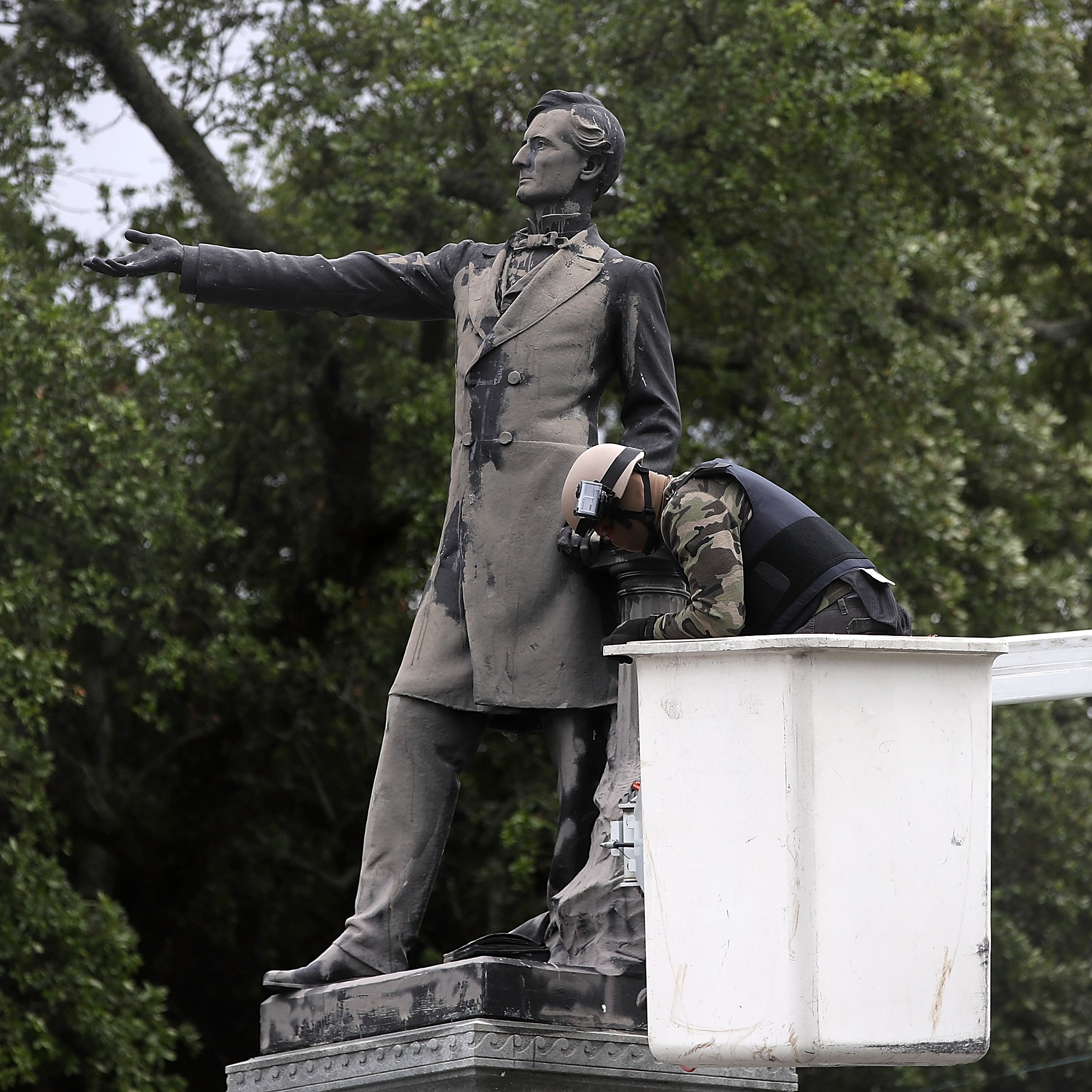 Louisiana House lawmakers voted to advance a bill that would put removed Confederate statues under state control. What if it passes? episode artwork