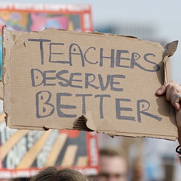 Hour 1: Why can't Louisiana seem to make teachers a priority? episode artwork
