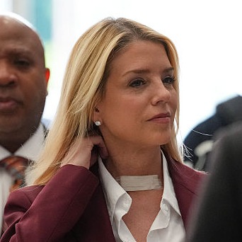 Bondi back on Capitol Hill and it didn't go well for her episode artwork