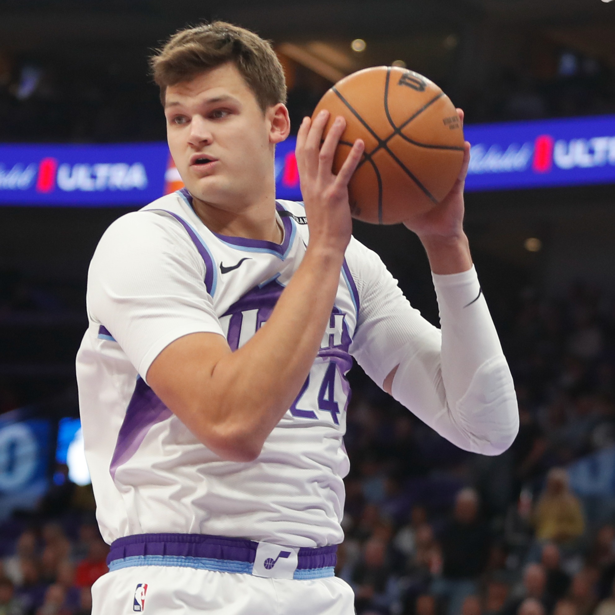 Hour 3: The free agent AND trade markets are drying up for NBA starting centers episode artwork
