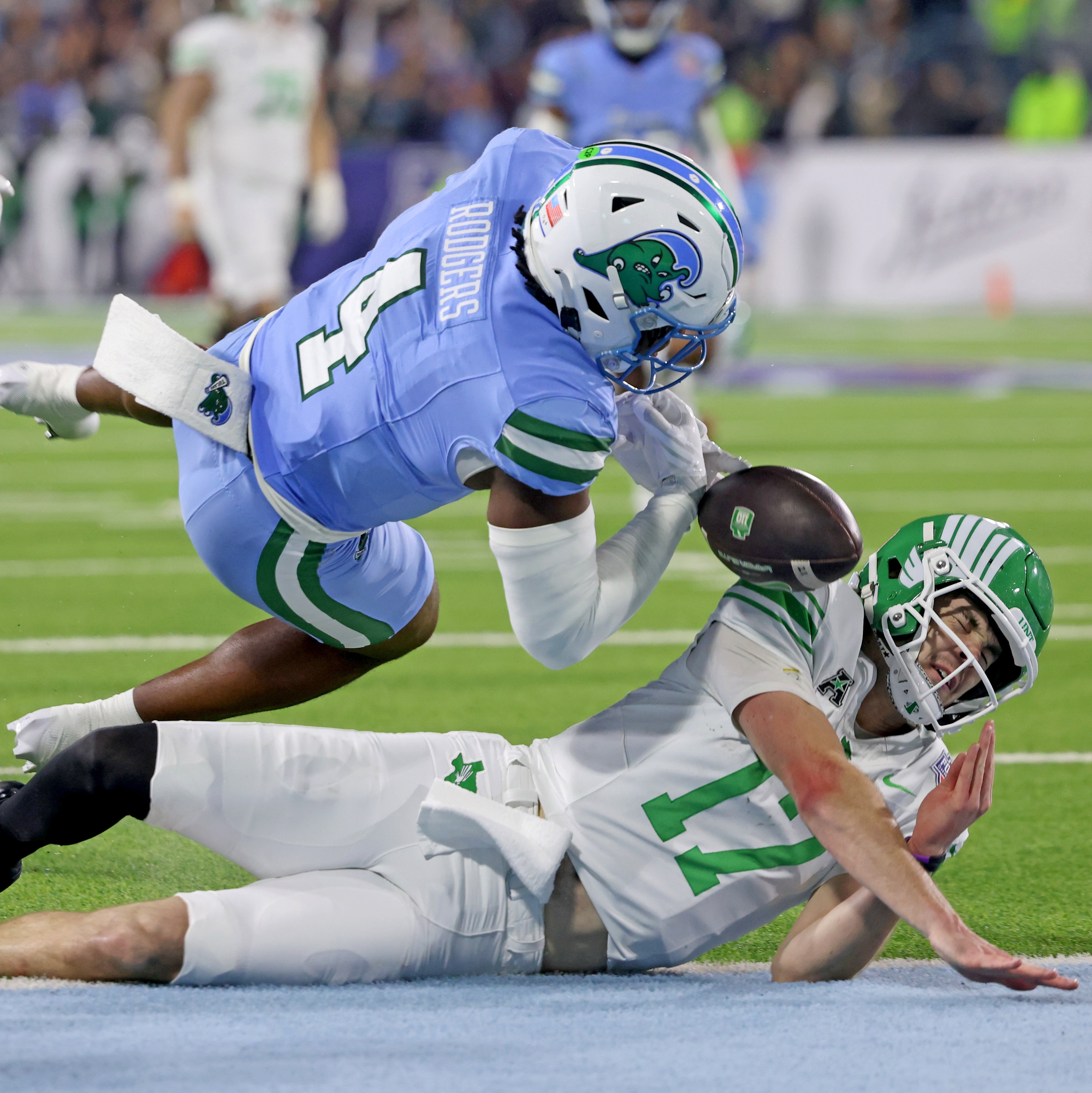 LB Chris Rodgers is back to be the leader of Tulane's 2026 defense episode artwork