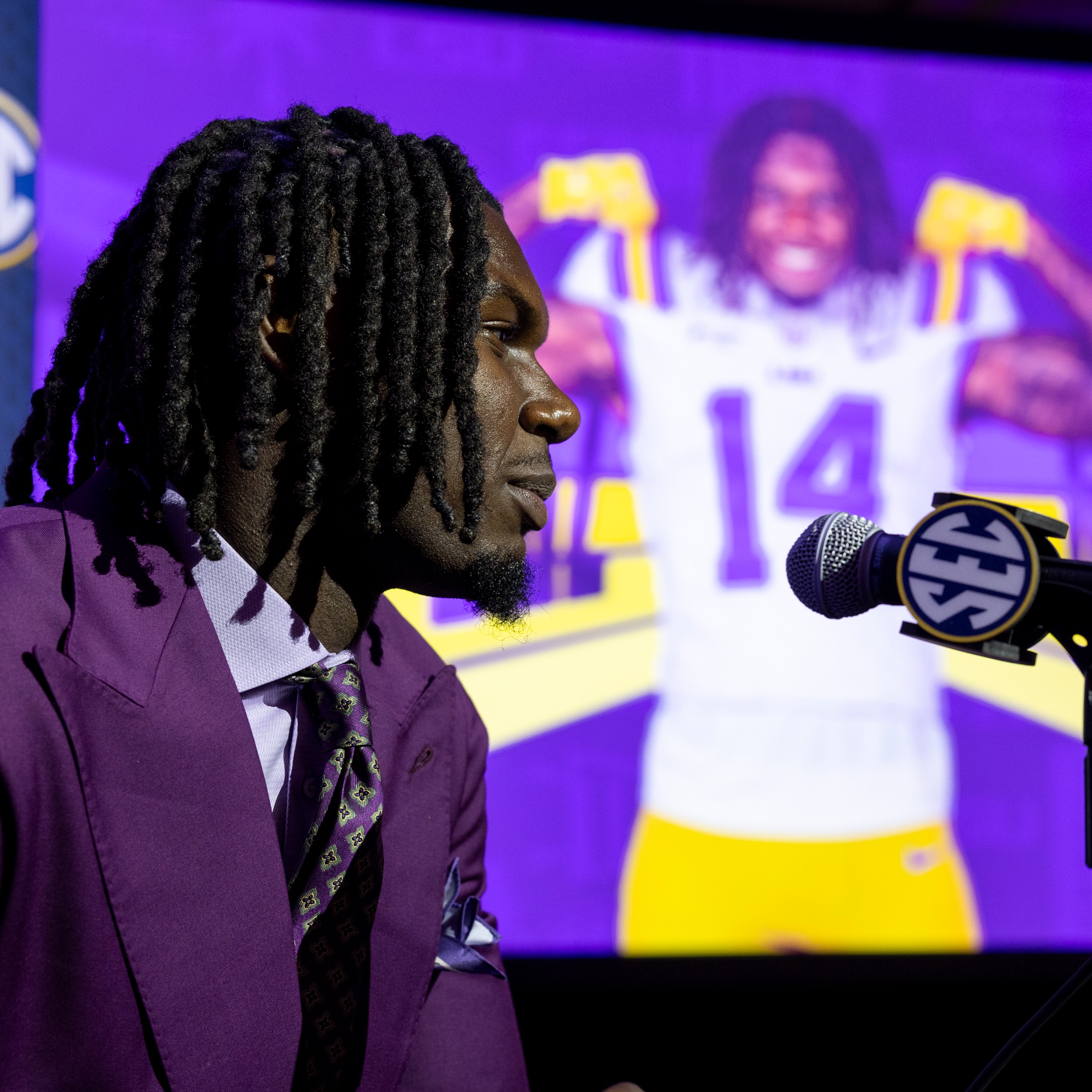 Trey'Dez Green's "love for the game" helped him pick football over basketball episode artwork