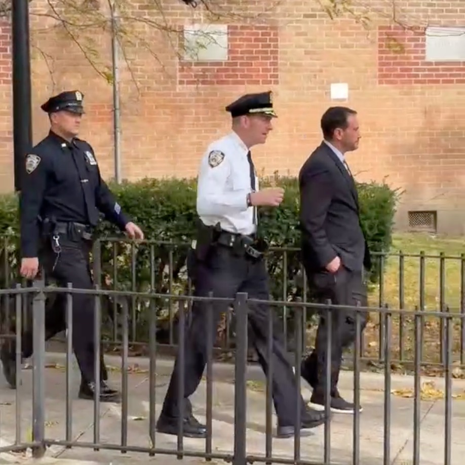 4 people found dead in a Bronx apartment in apparent murder-suicide 4 people found dead in a Bronx apartment in apparent murder-suicide