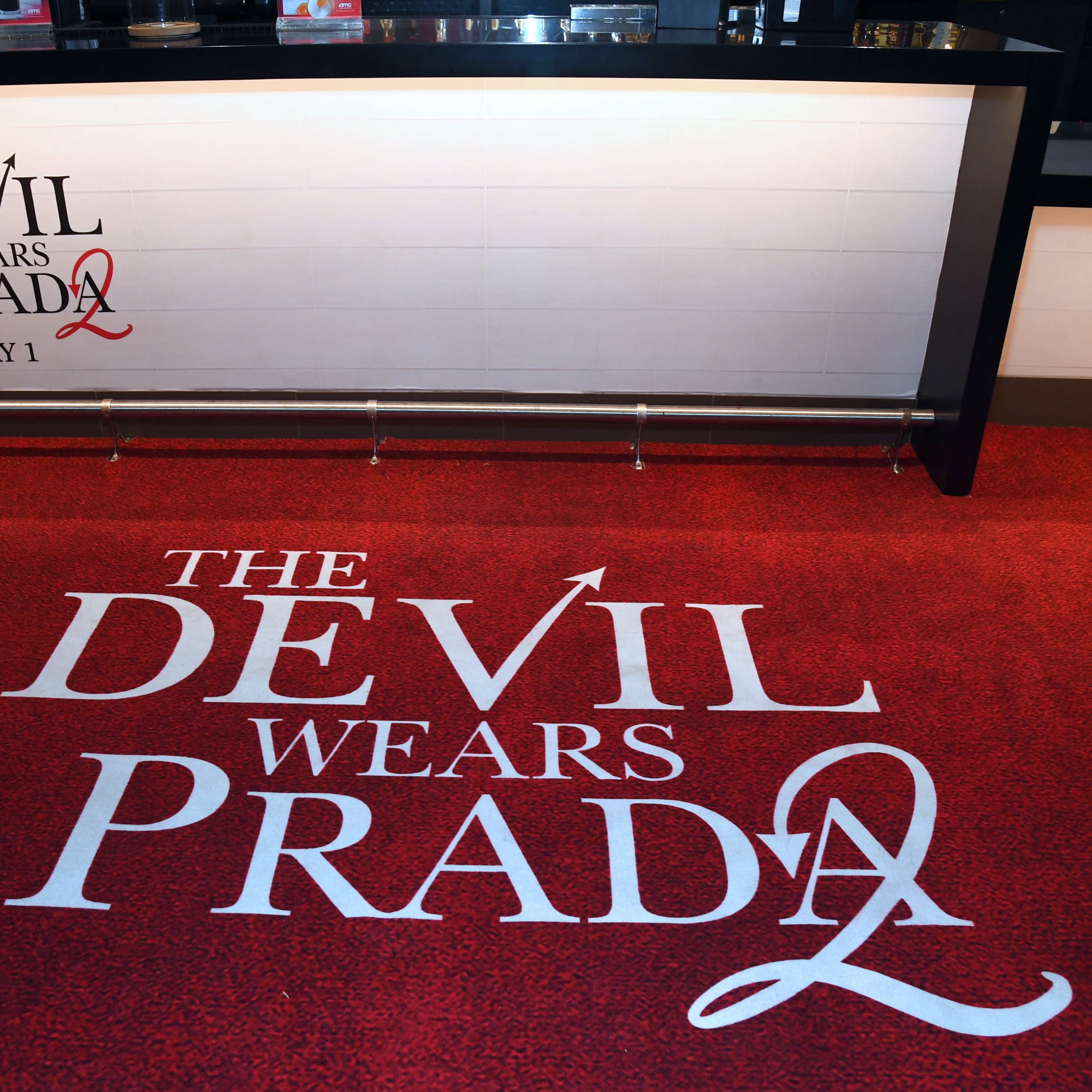 New Yorkers line up to see 'The Devil Wears Prada 2' episode artwork