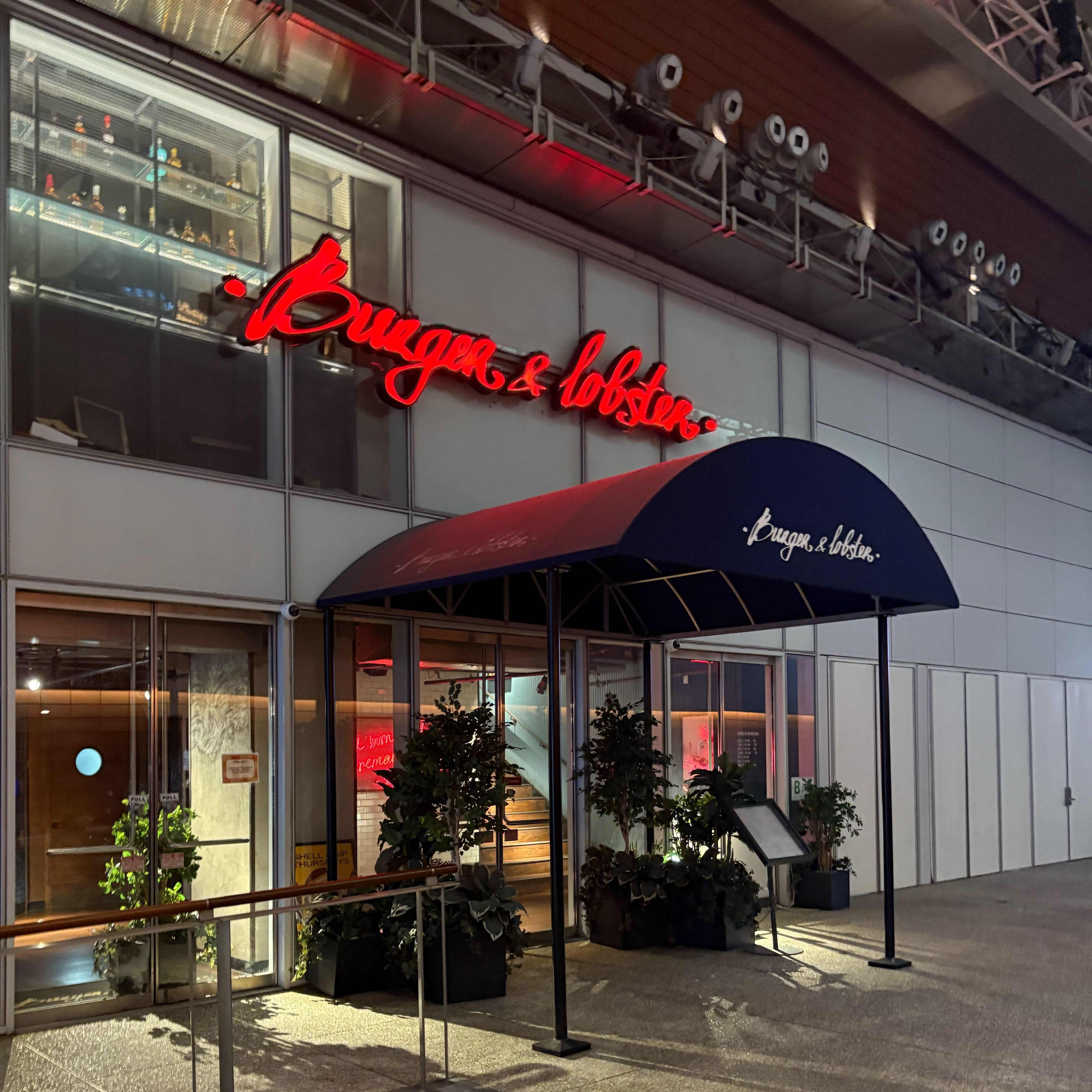 Man stabbed to death outside restaurant in Midtown episode artwork