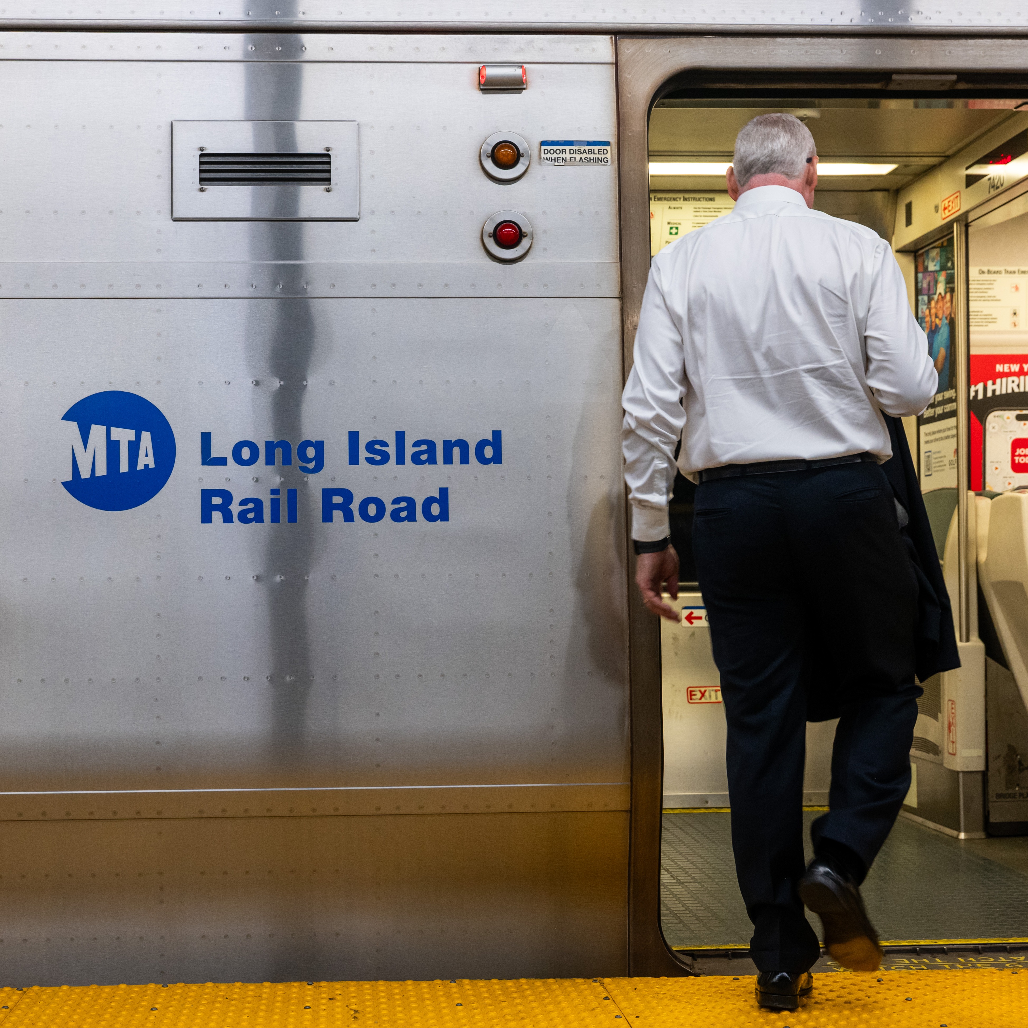Commuters scramble as potential LIRR strike looms episode artwork