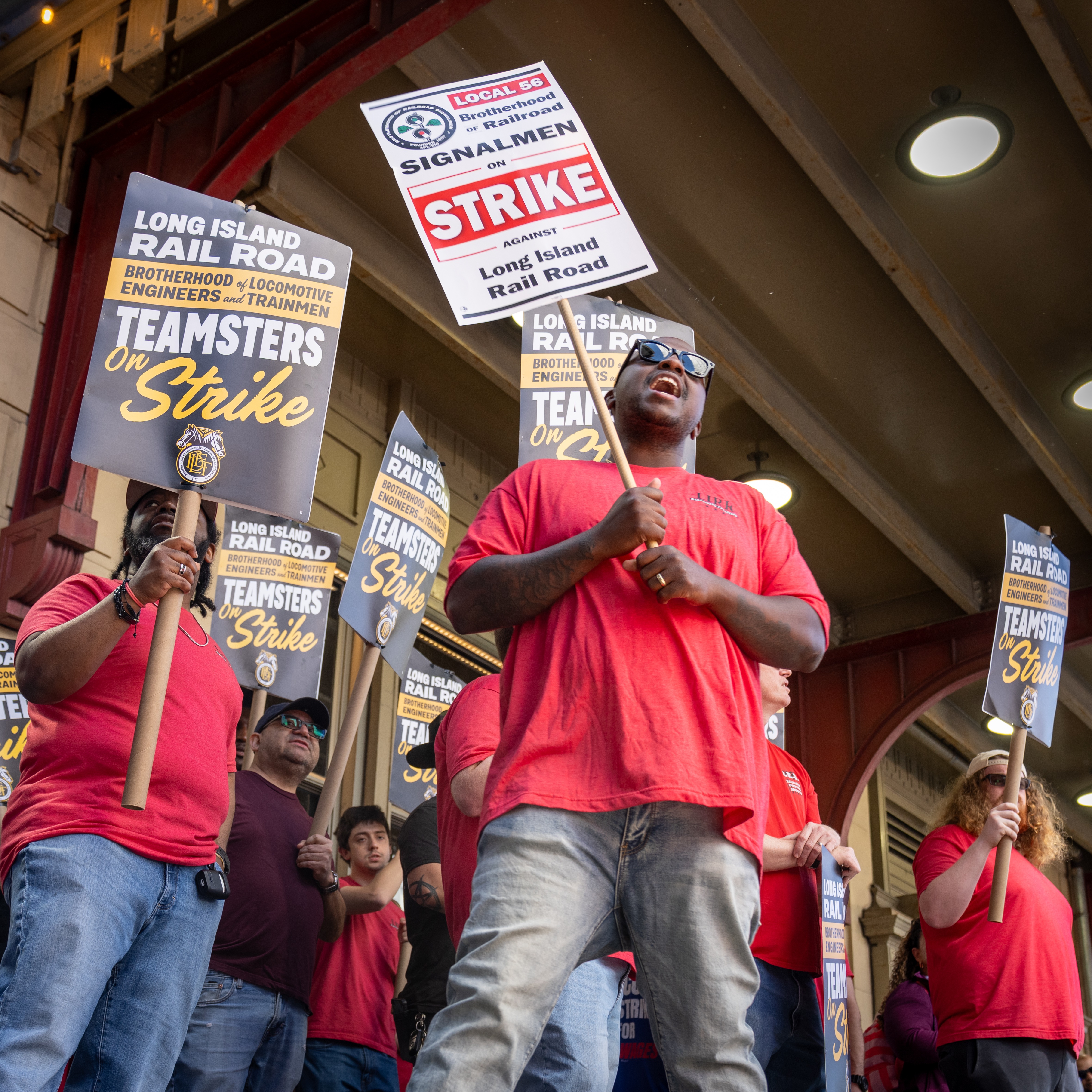LIRR workers return to picket line as strike enters 3rd day episode artwork