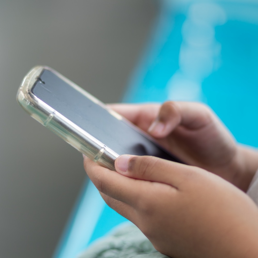 US surgeon general urges parents to crack down on kids' screen time episode artwork
