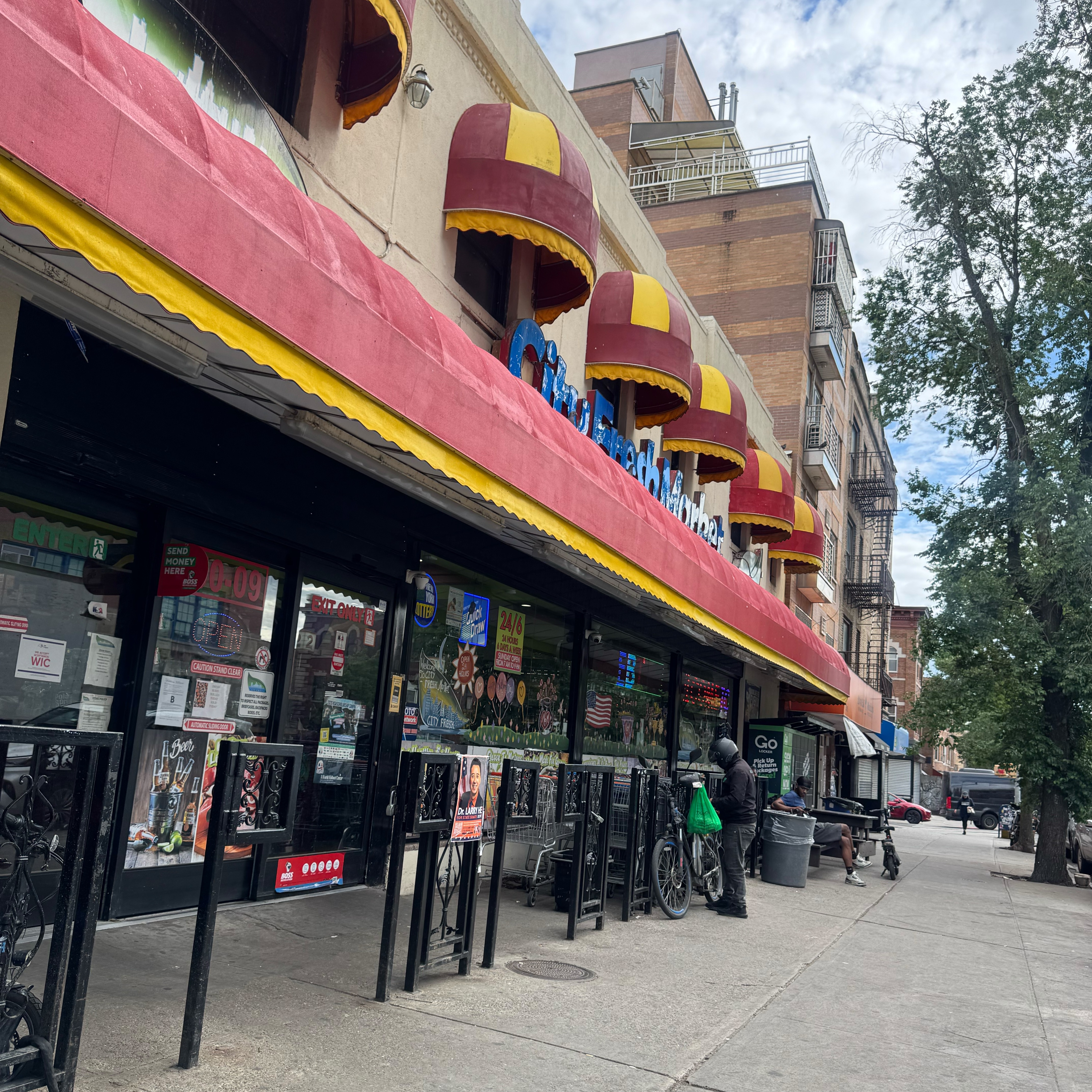Man stabbed to death outside Brooklyn grocery store episode artwork