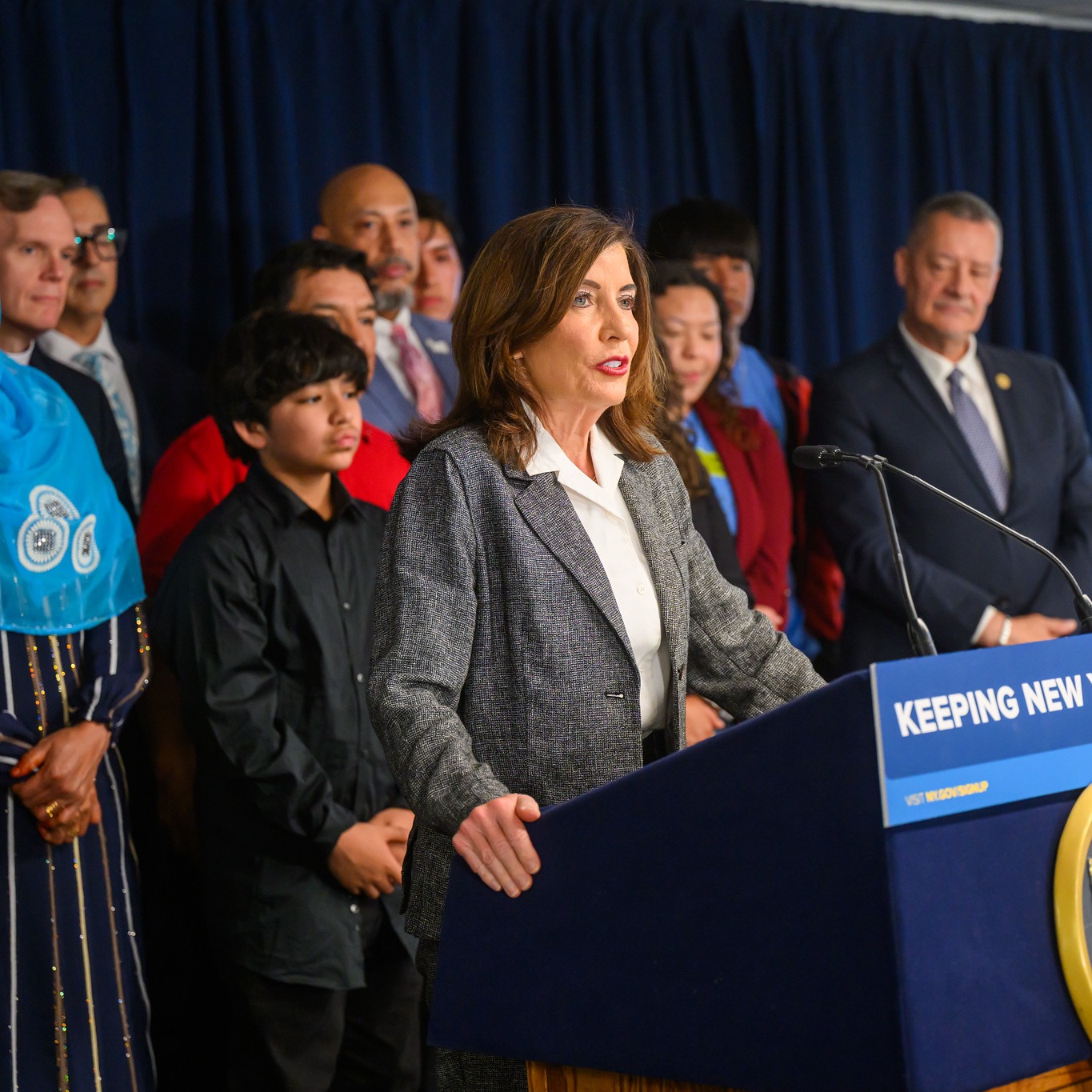 Hochul signs measures to limit ICE in NY, says system ‘hijacked by immoral forces’ episode artwork