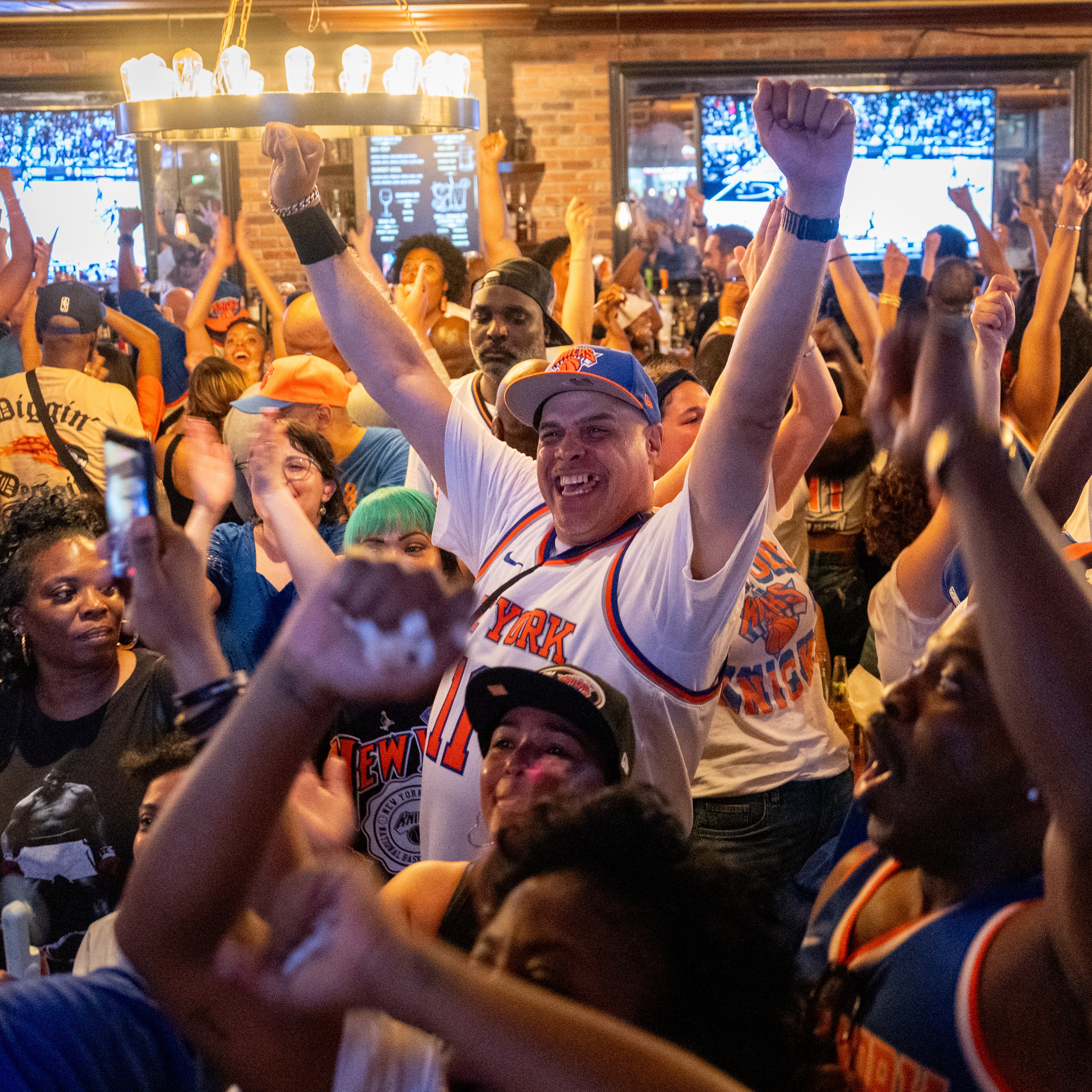 Sports fans have a big decision about what to watch tonight episode artwork