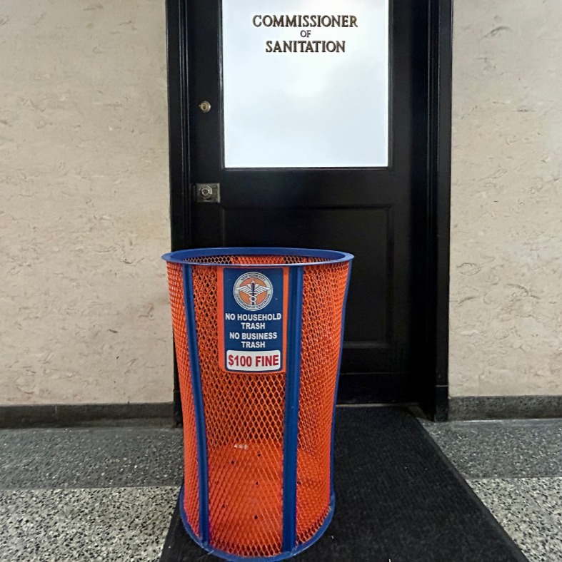 DSNY to give away 5 Knicks-themed litter baskets episode artwork