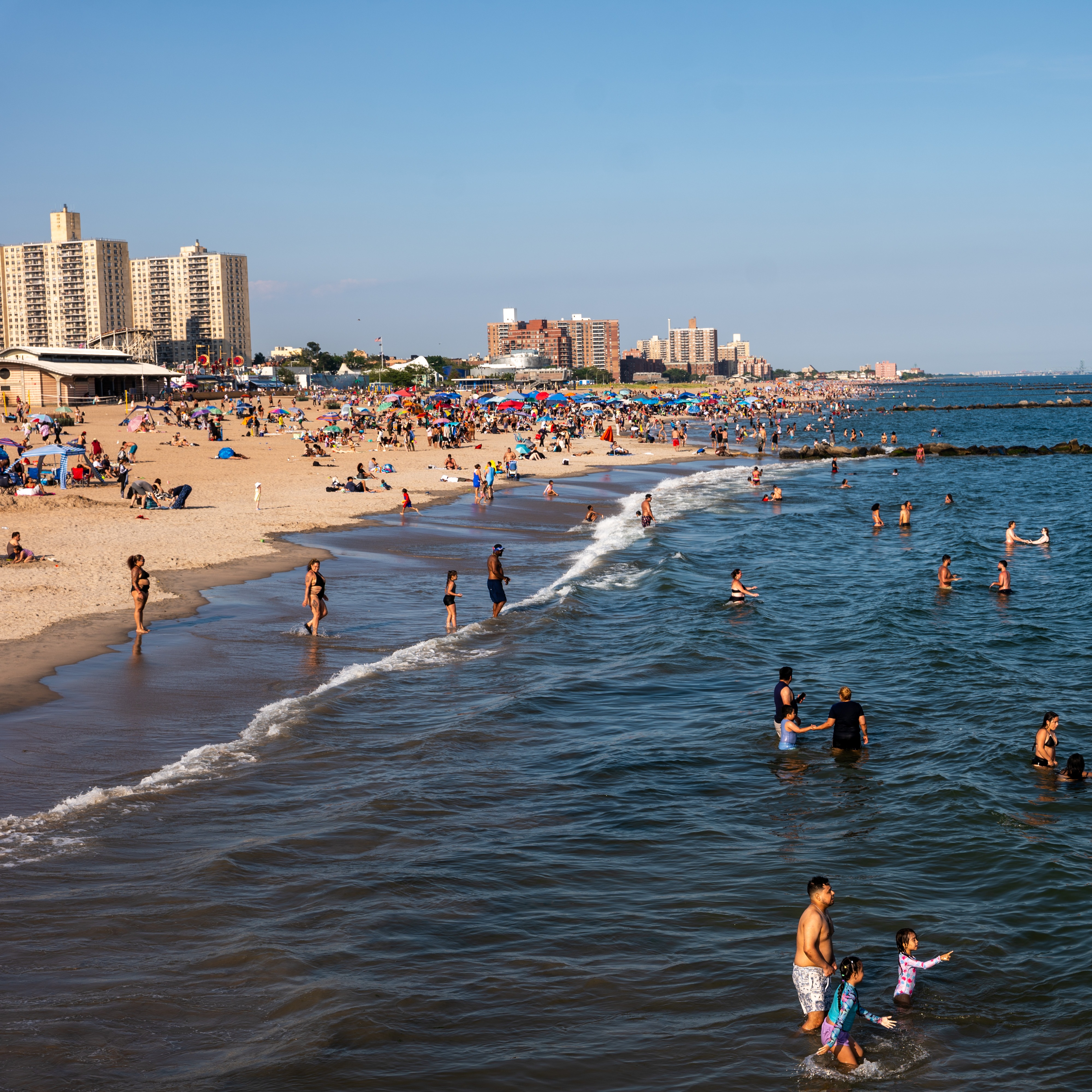 Life-threatening heat hitting NYC for Fourth of July, city announces resources episode artwork