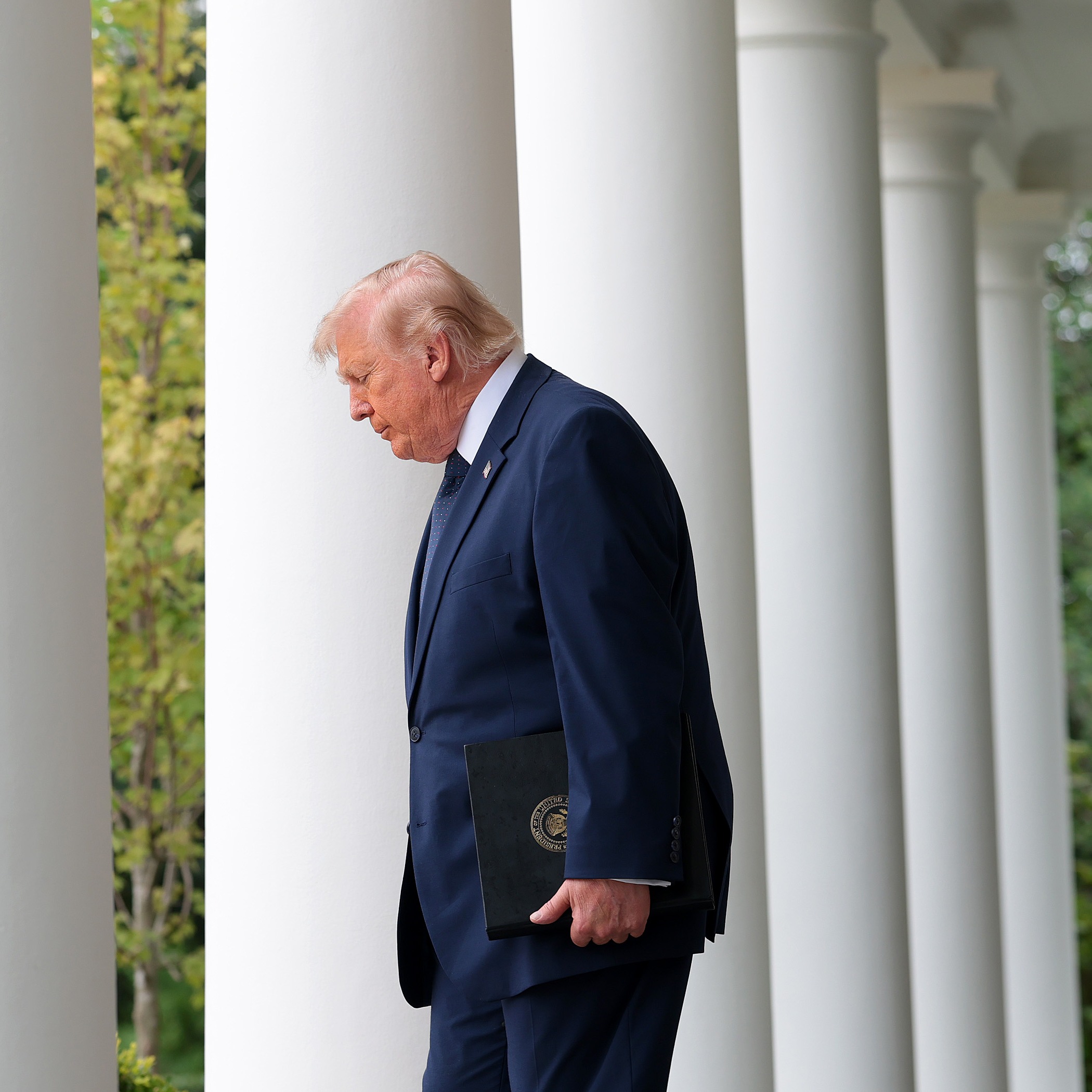 Trump calls FIFA's president over the suspension of a US team member episode artwork