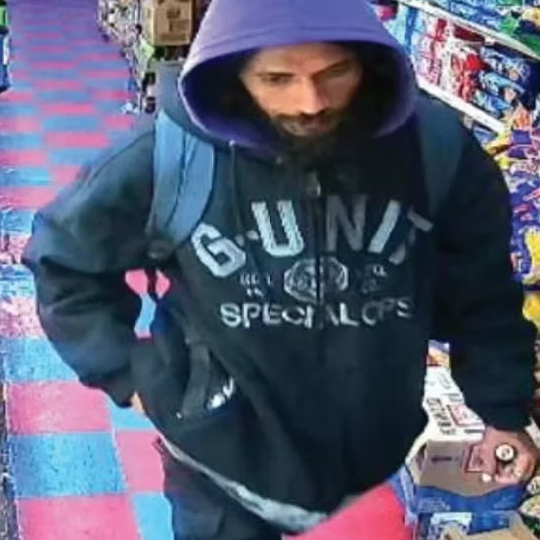 Suspect who allegedly threw molotov cocktails at Queen churches linked to other arson episode artwork