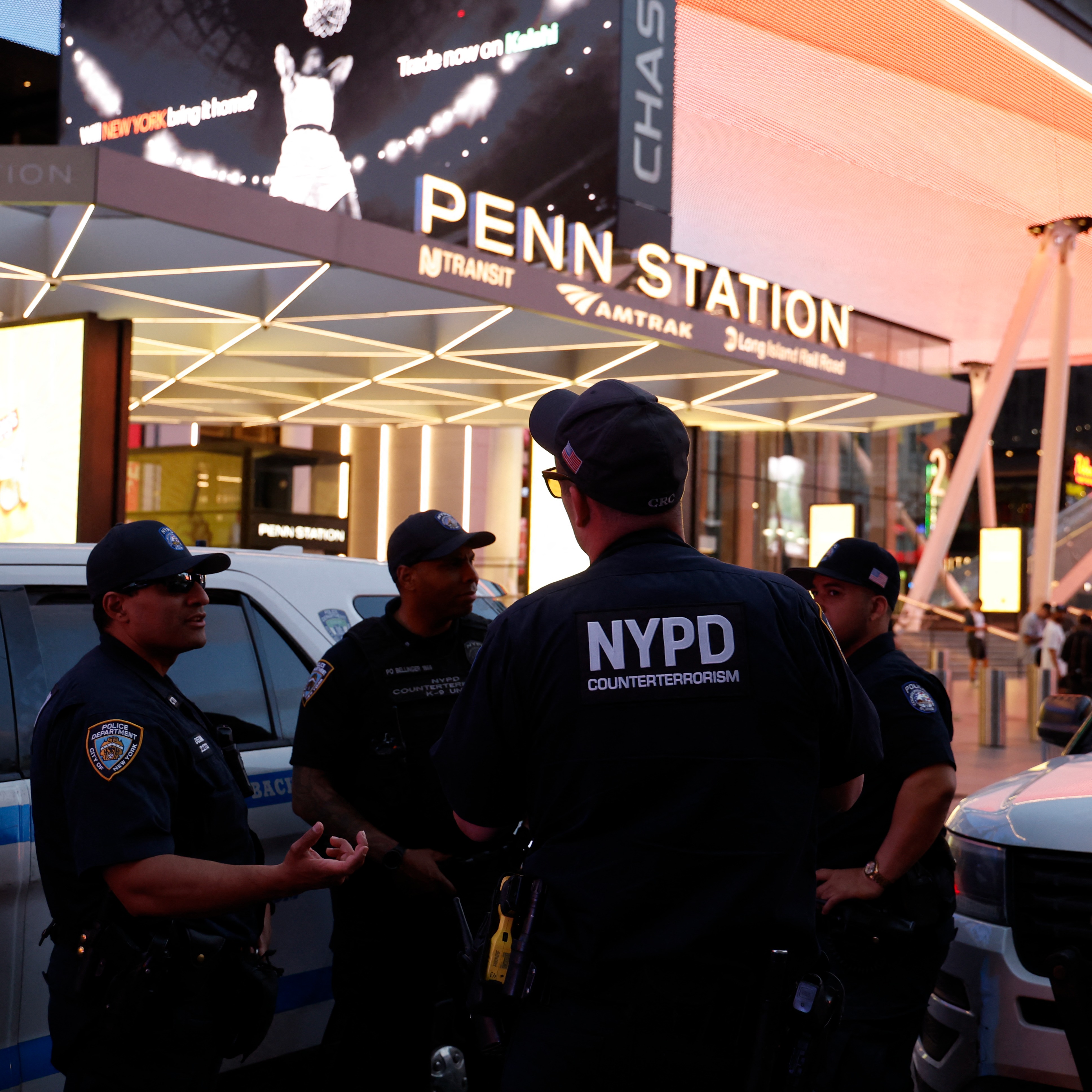6 people hurt in stabbings at New York’s Penn Station episode artwork