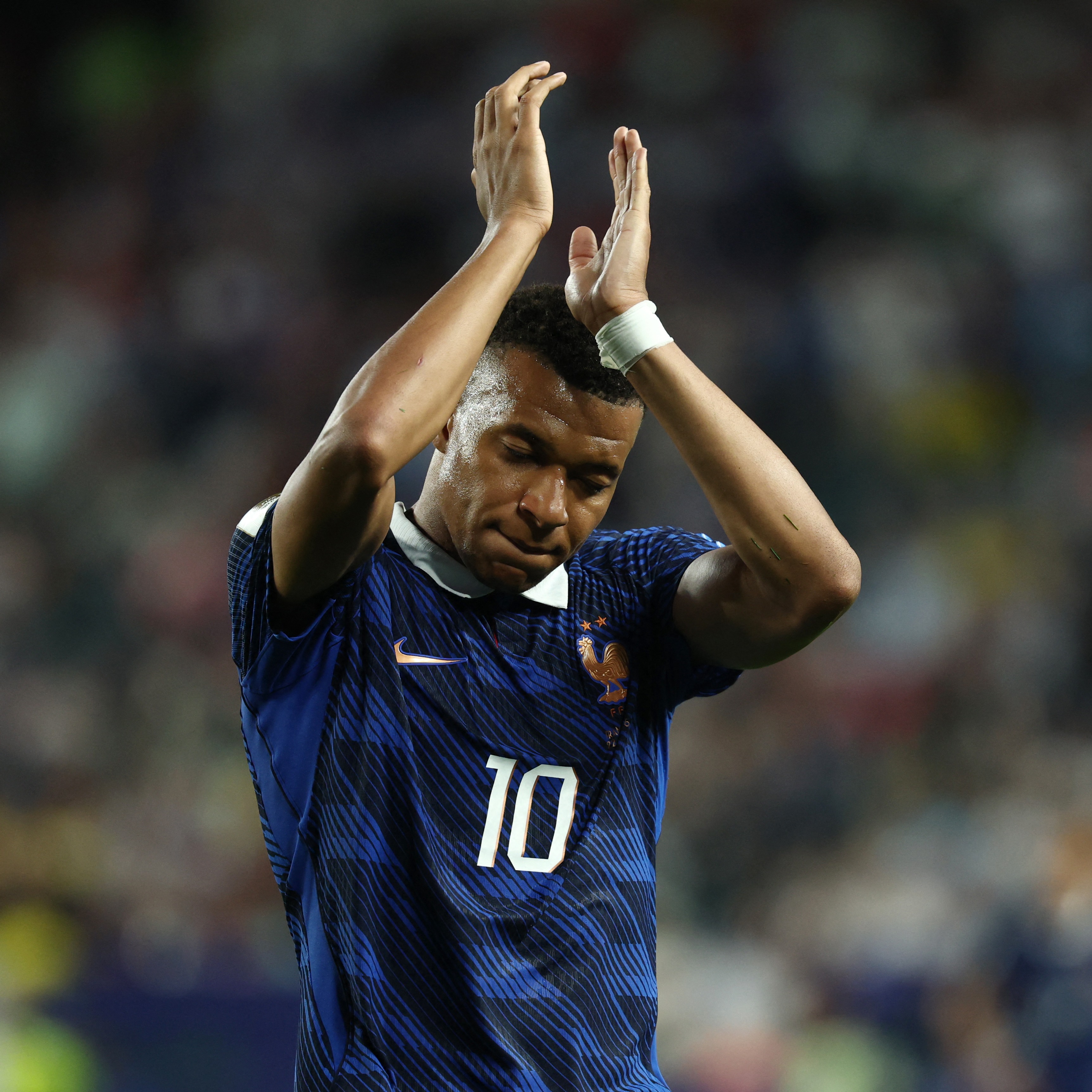 France defeats Iraq 3-0 at Philadelphia Stadium despite a weather delay episode artwork