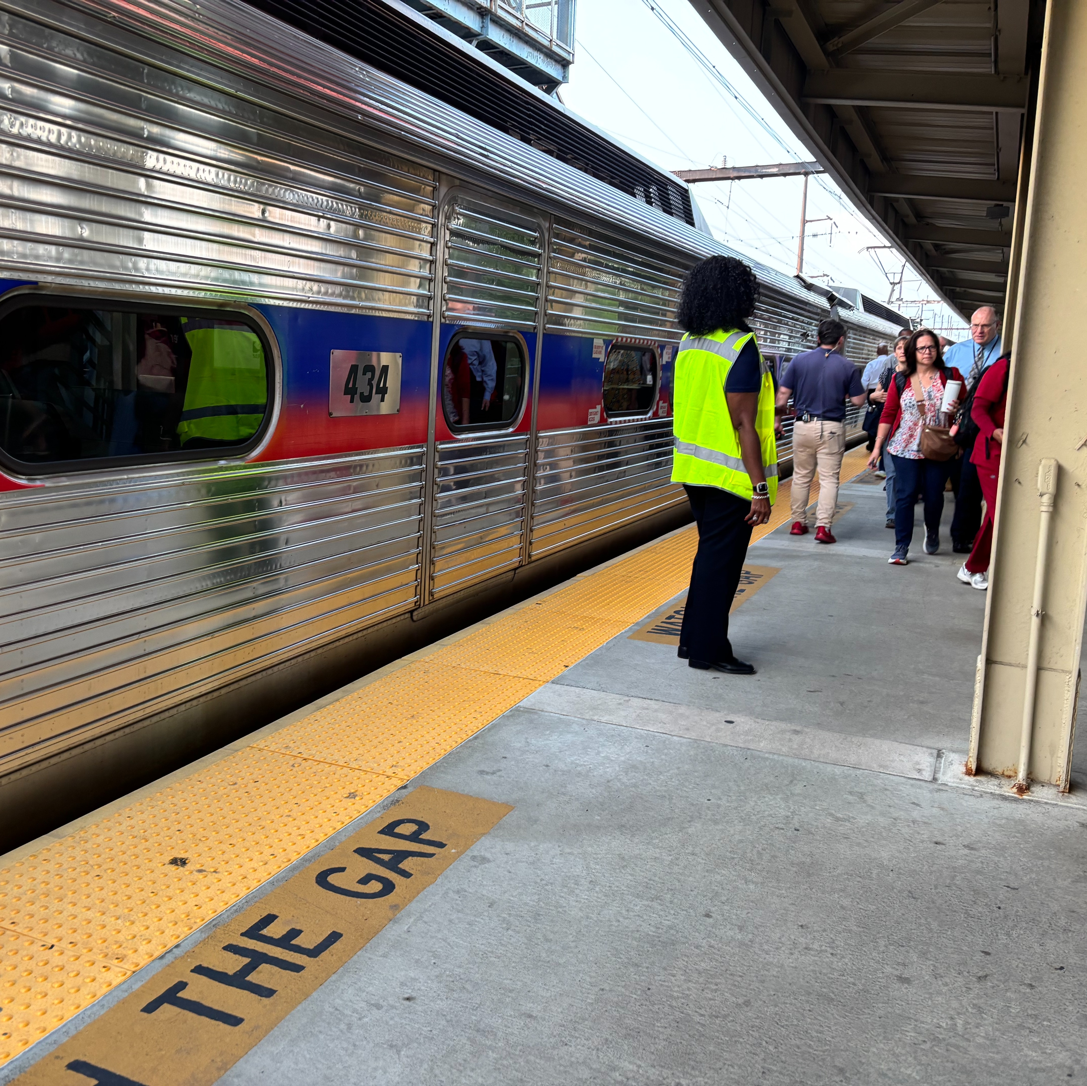 SEPTA train derailment suspends 3 Regional Rail lines, delays others episode artwork
