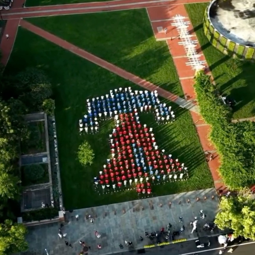 250 people form ‘living Liberty Bell’ at Independence Mall episode artwork