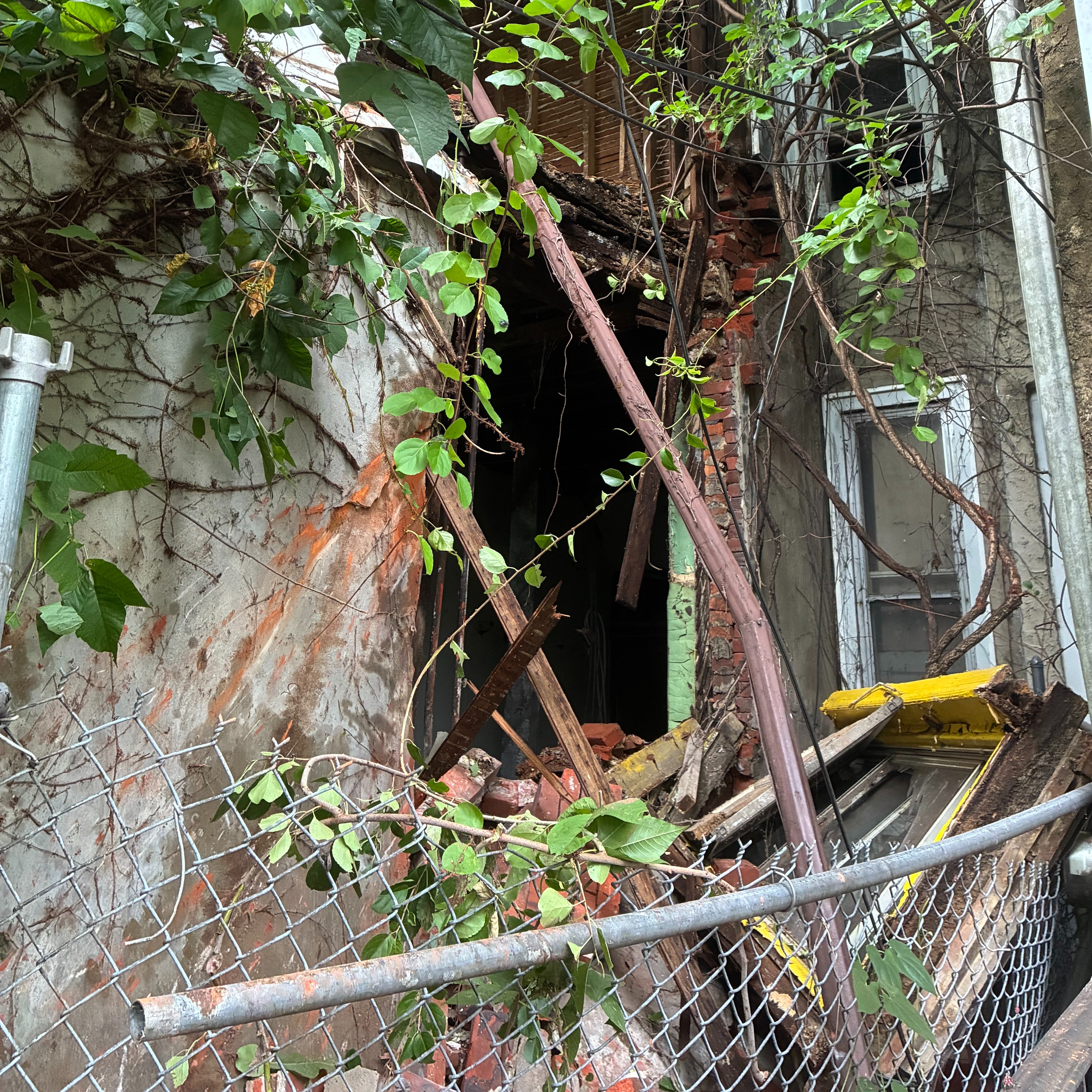 Vacant row home collapses in West Philly episode artwork