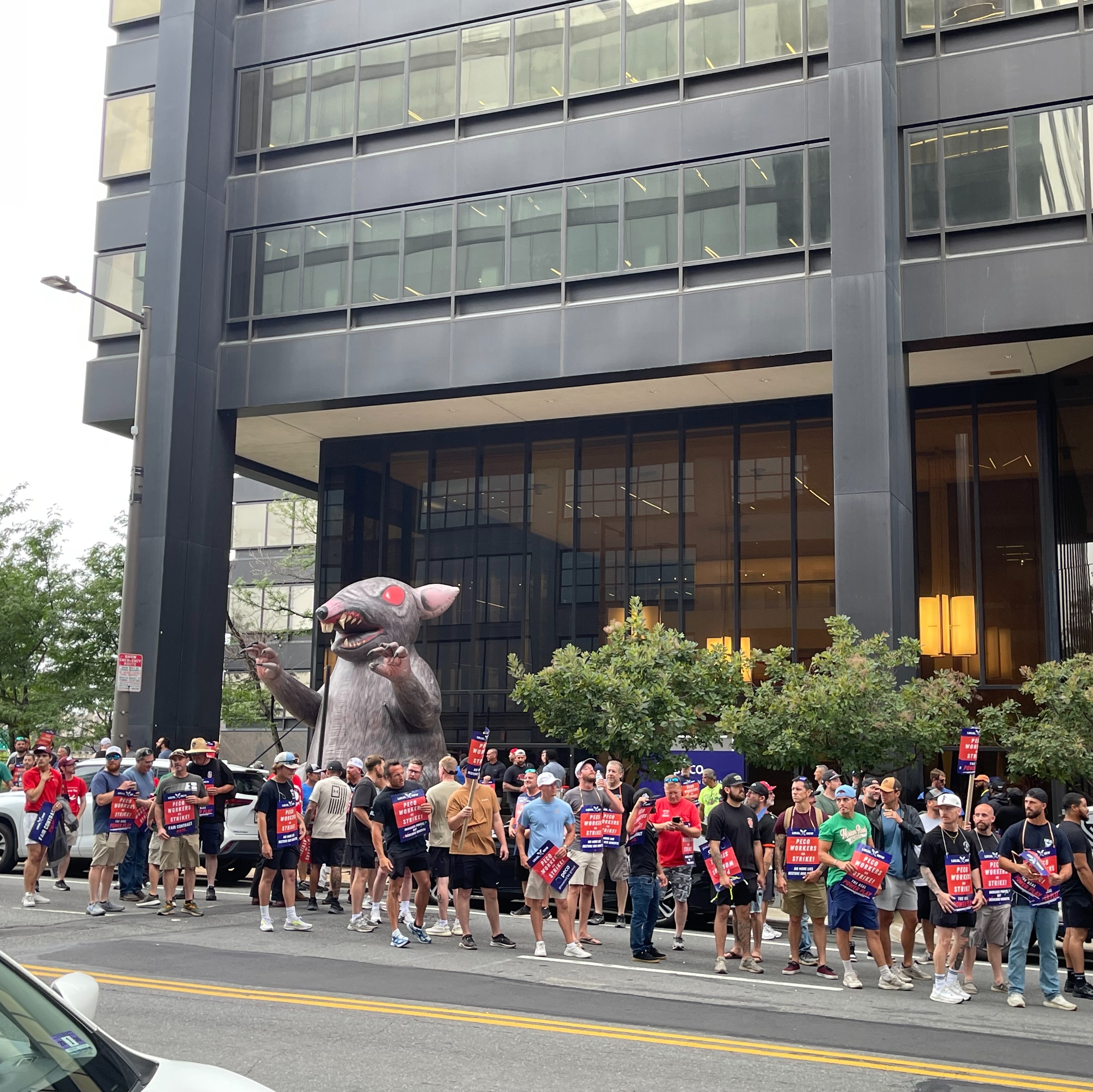 Union reaches tentative deal with PECO, ending 3-day strike episode artwork