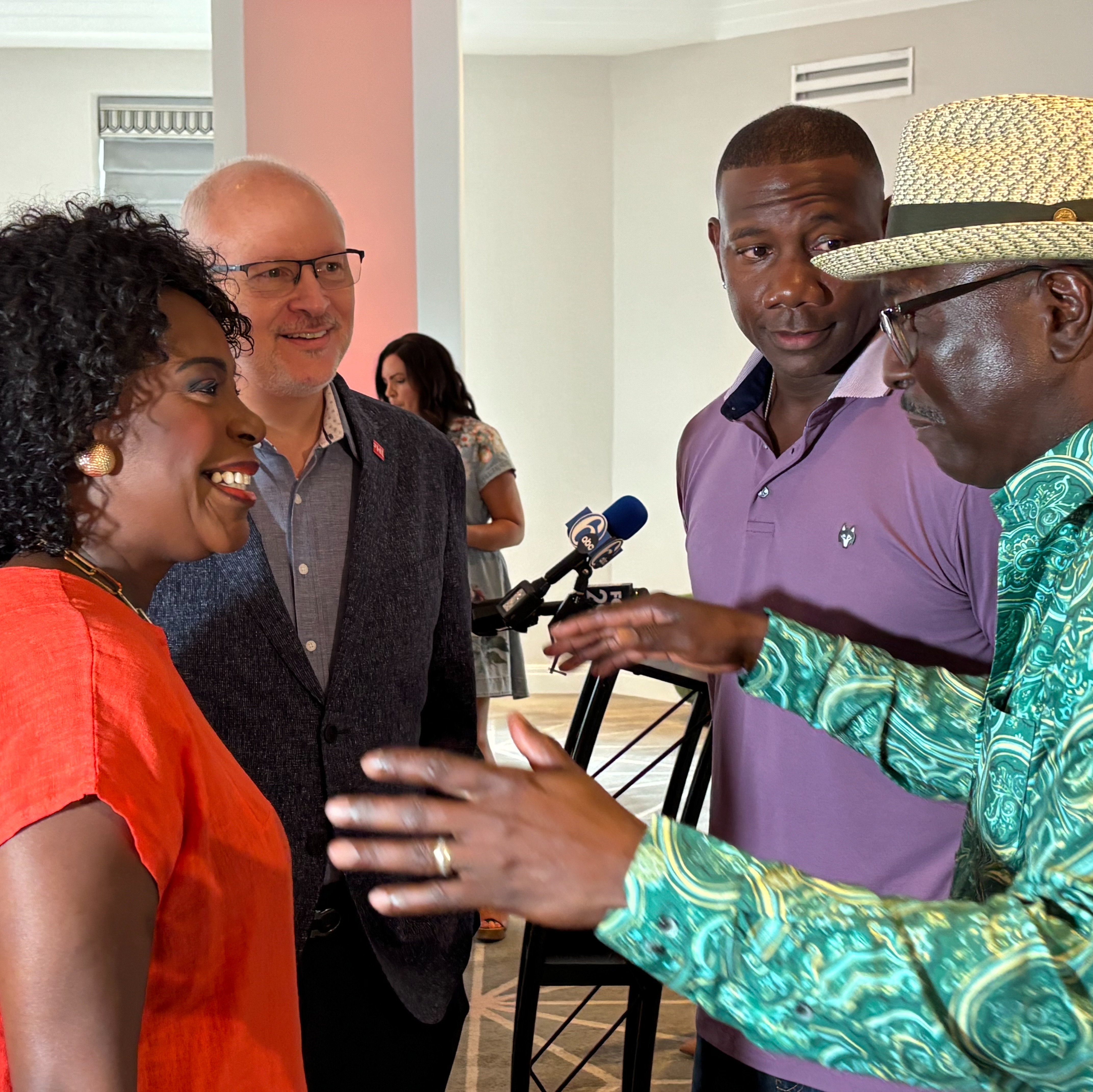 Phillies legend Ryan Howard donates $20K to Negro Leagues Baseball Museum episode artwork