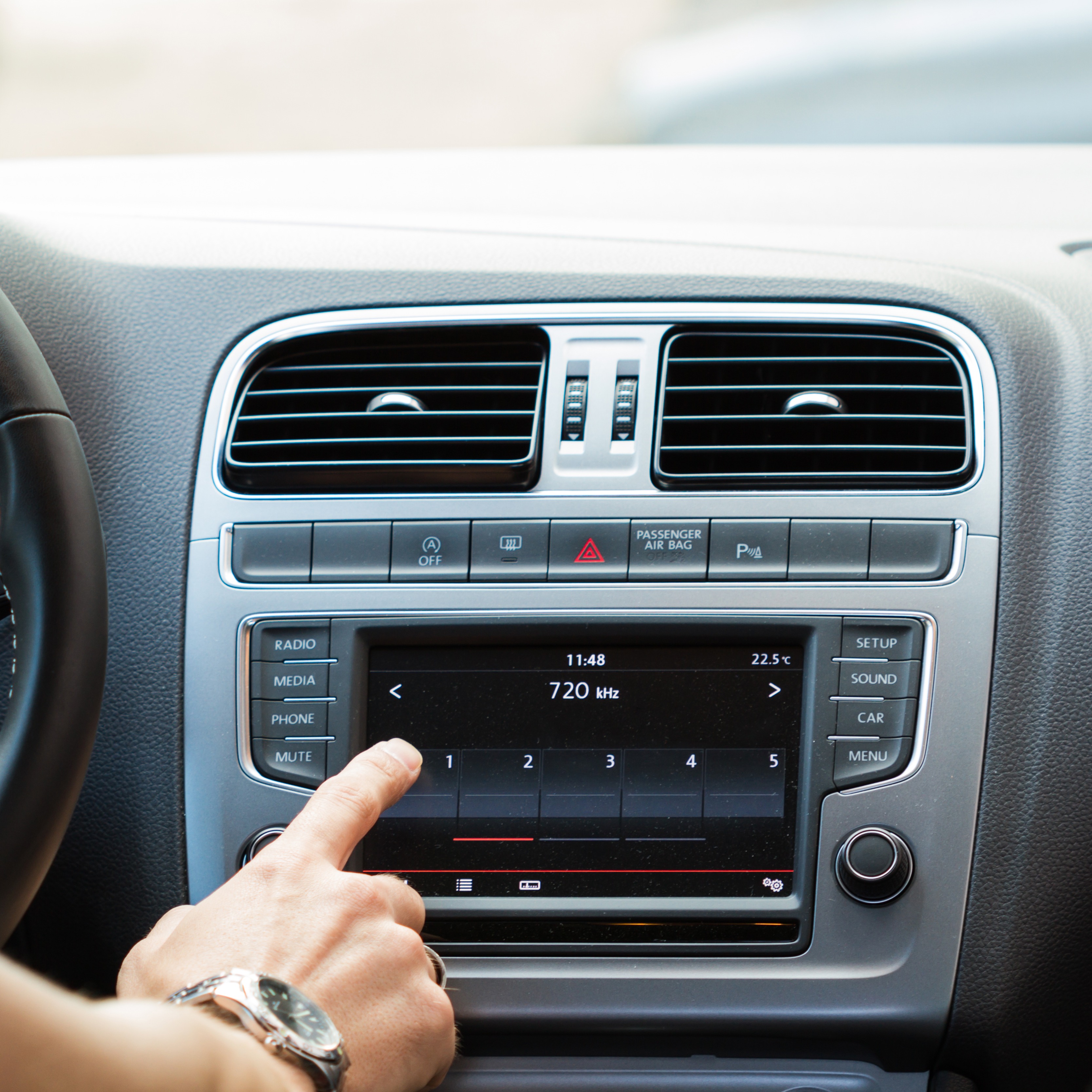 Push to save AM radio: Bipartisan bill would require AM receivers in new cars episode artwork