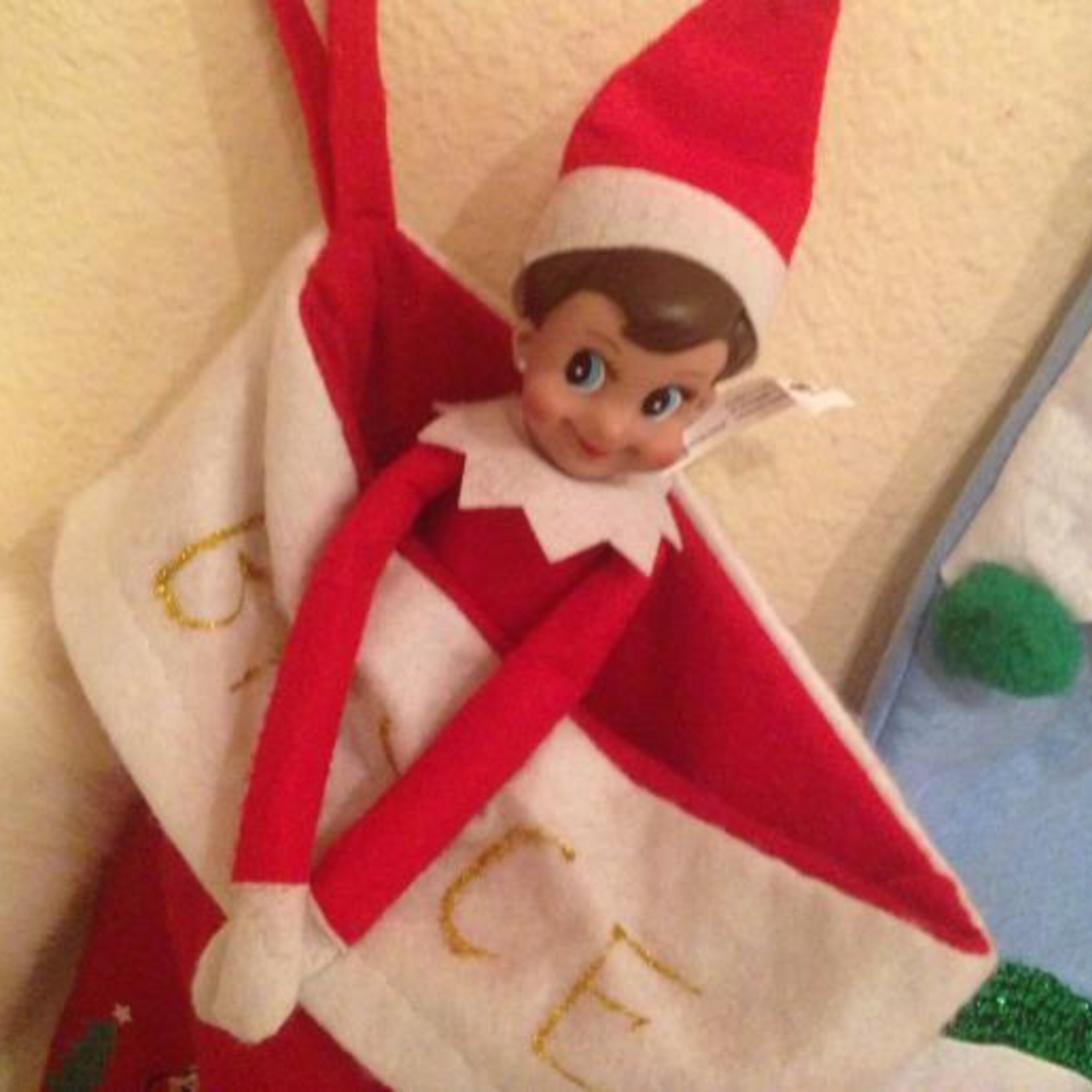 SD Moms: S2E10 - The Elf on The Shelf