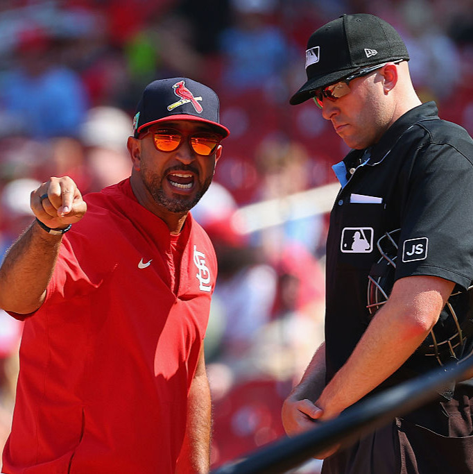 Cardinals manager Oli Marmol signs a contract extension episode artwork