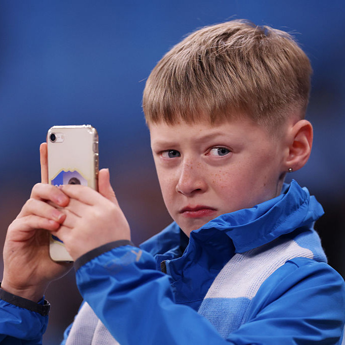 'Every parent across the globe is struggling' with devices & social media episode artwork