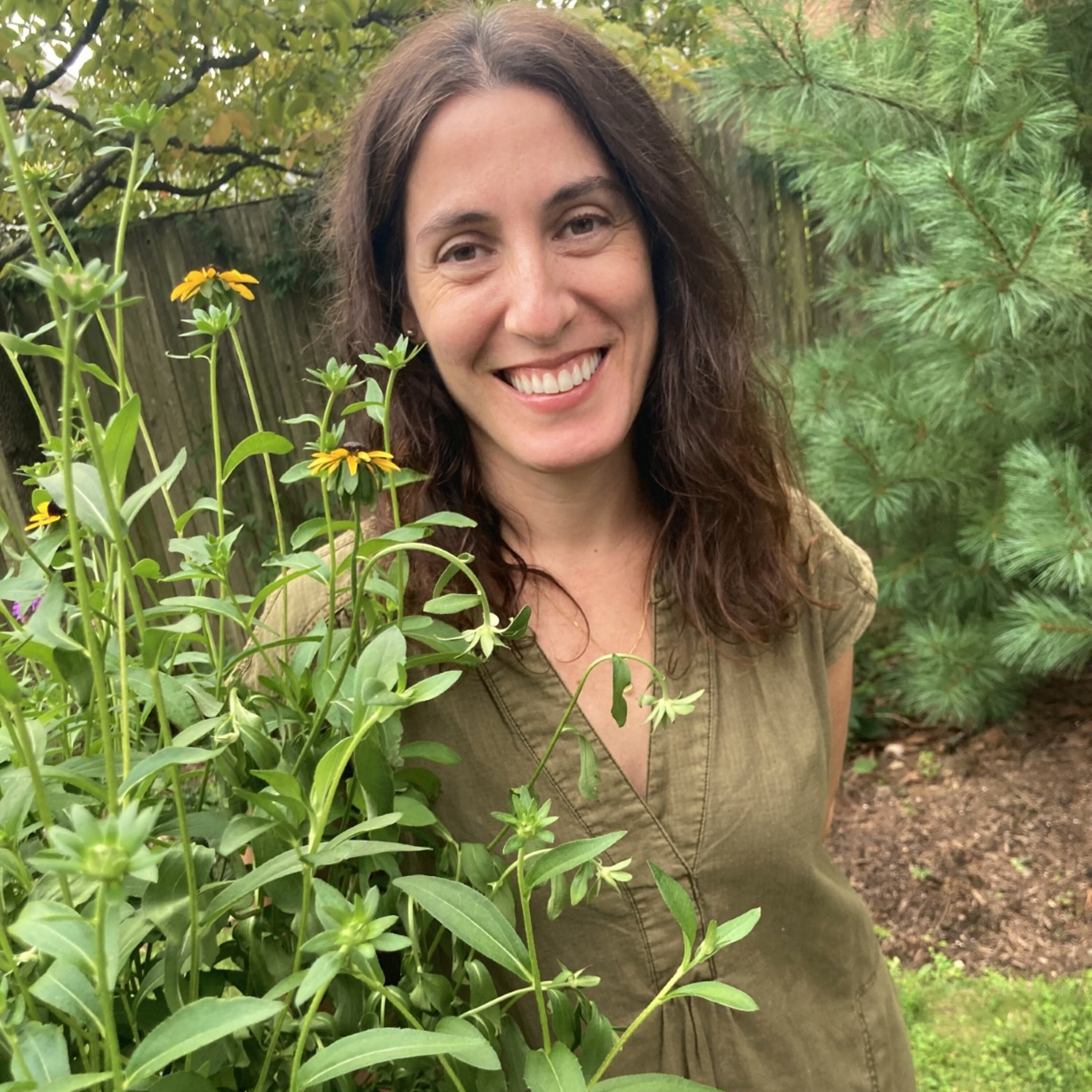 Mariana Borelli: "Regenerando la biodiversidad, un jardín a la vez" episode artwork